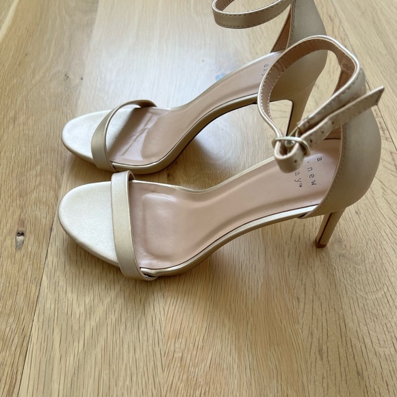 BRAND New A New Day Strappy Heels. Gold color. size 9 - Picture 2 of 3